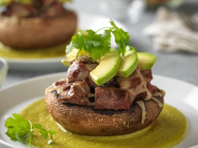 Steak-Stuffed Portobello with Creamy Poblano Sauce - elrestaurante.com