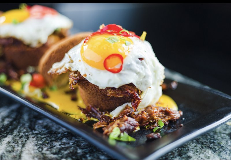 ¡Huevos Benedict con cochinita de Jesús!.png